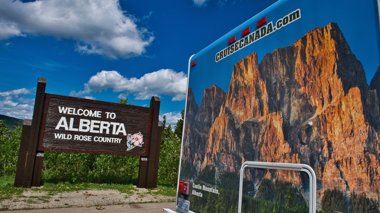 Can a British Tourist Cross the USA Canada Border in an RV?