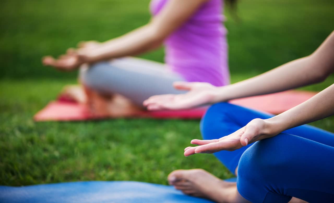 11 Mindfulness Tips I Learned While Doing Yoga Outside