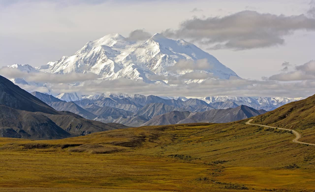 5 Most Beautiful Mountains in the US and Top Hiking Trails